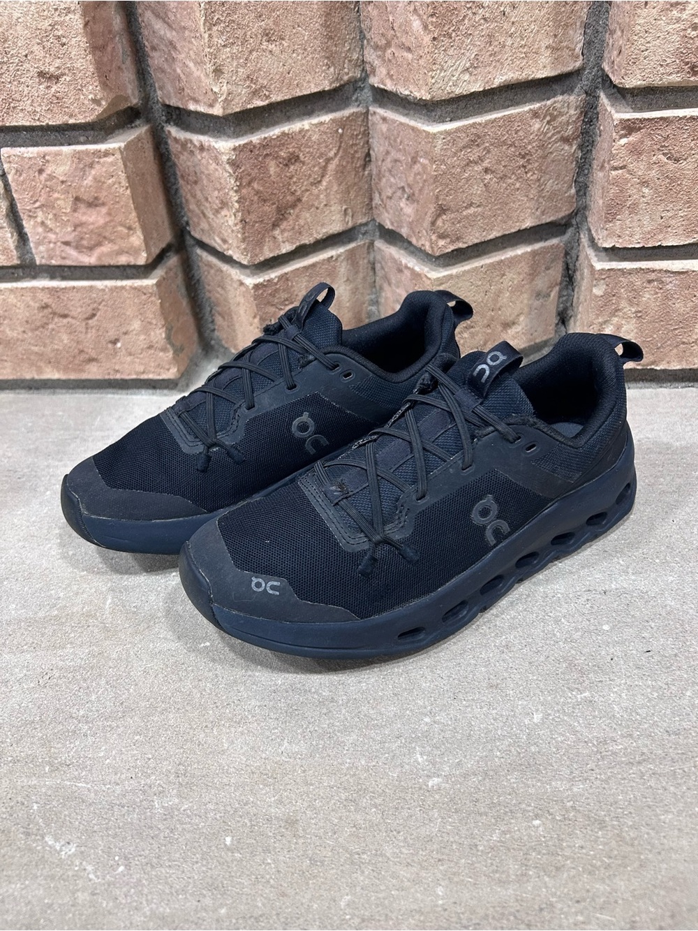 On Cloud On Running women’s size 5.5 or kids size 4Y
